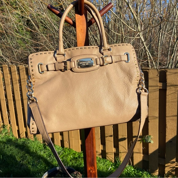 Michael Kors Handbags - Michael Kors Hamilton East West Beige Leather Satchel Chain Strap Tote